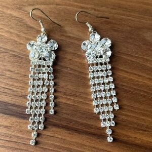 Vintage Delicate Dainty Flower Silver Rhinestone Crystal Dangle Earrings C2